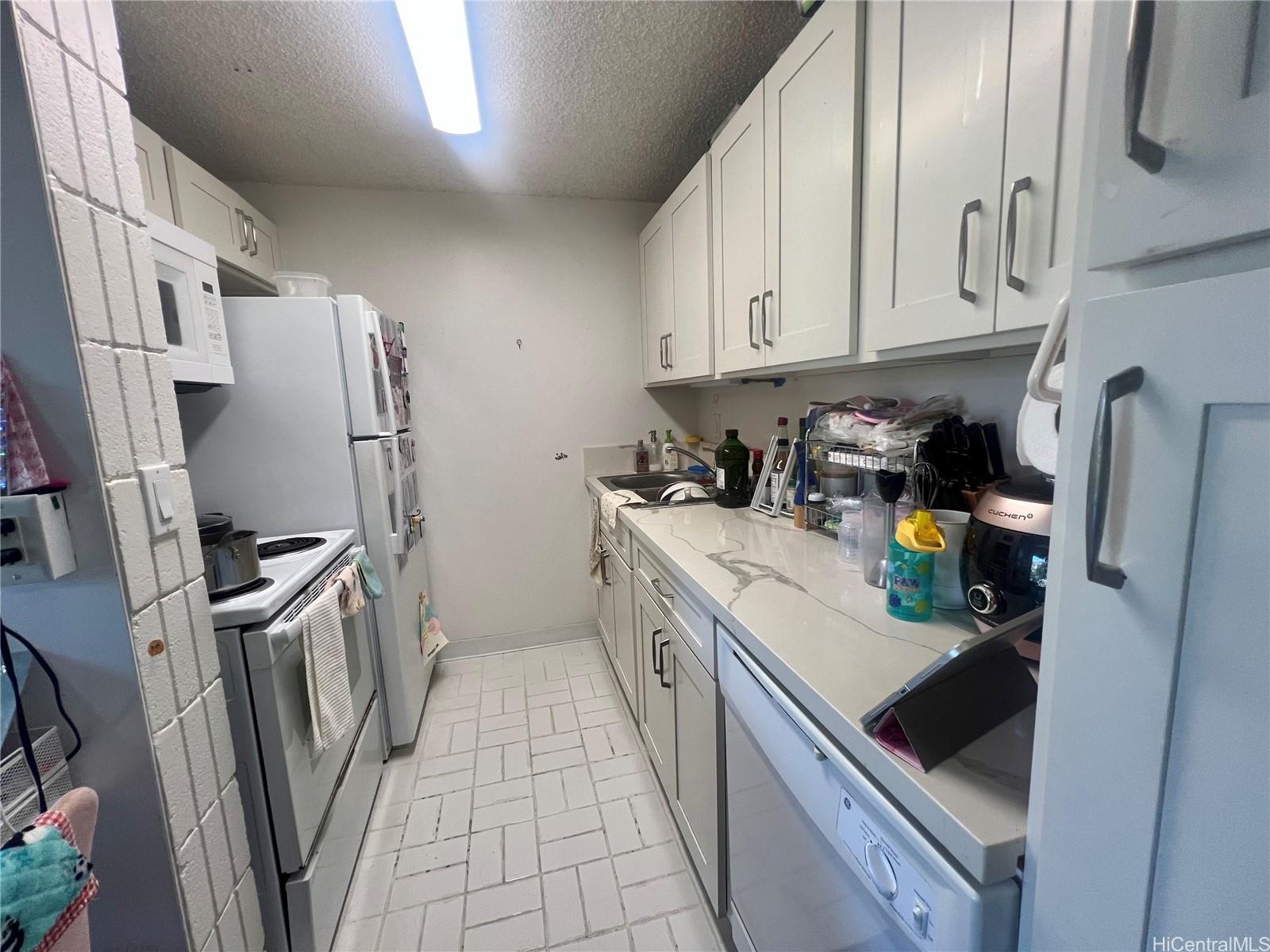 Nuuanu Park Place condo # B609, Honolulu, Hawaii - photo 6 of 8