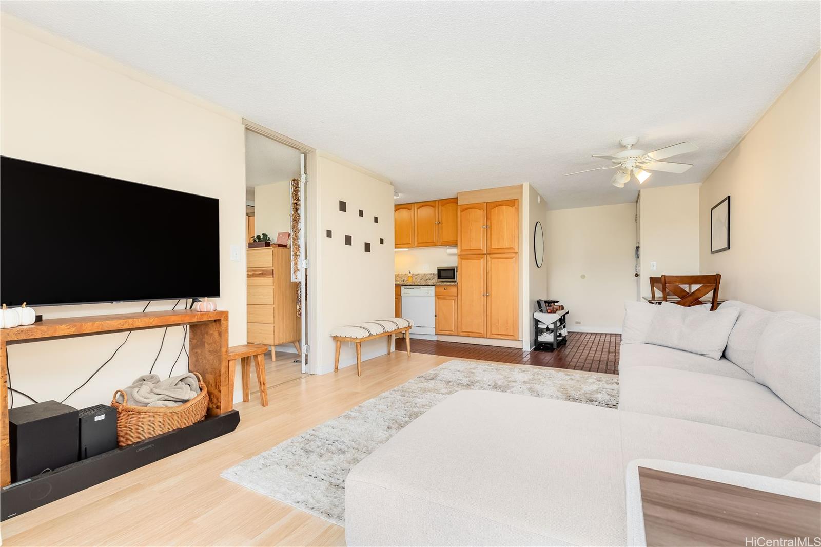 Nuuanu Park Place condo # B/PH9, Honolulu, Hawaii - photo 4 of 24