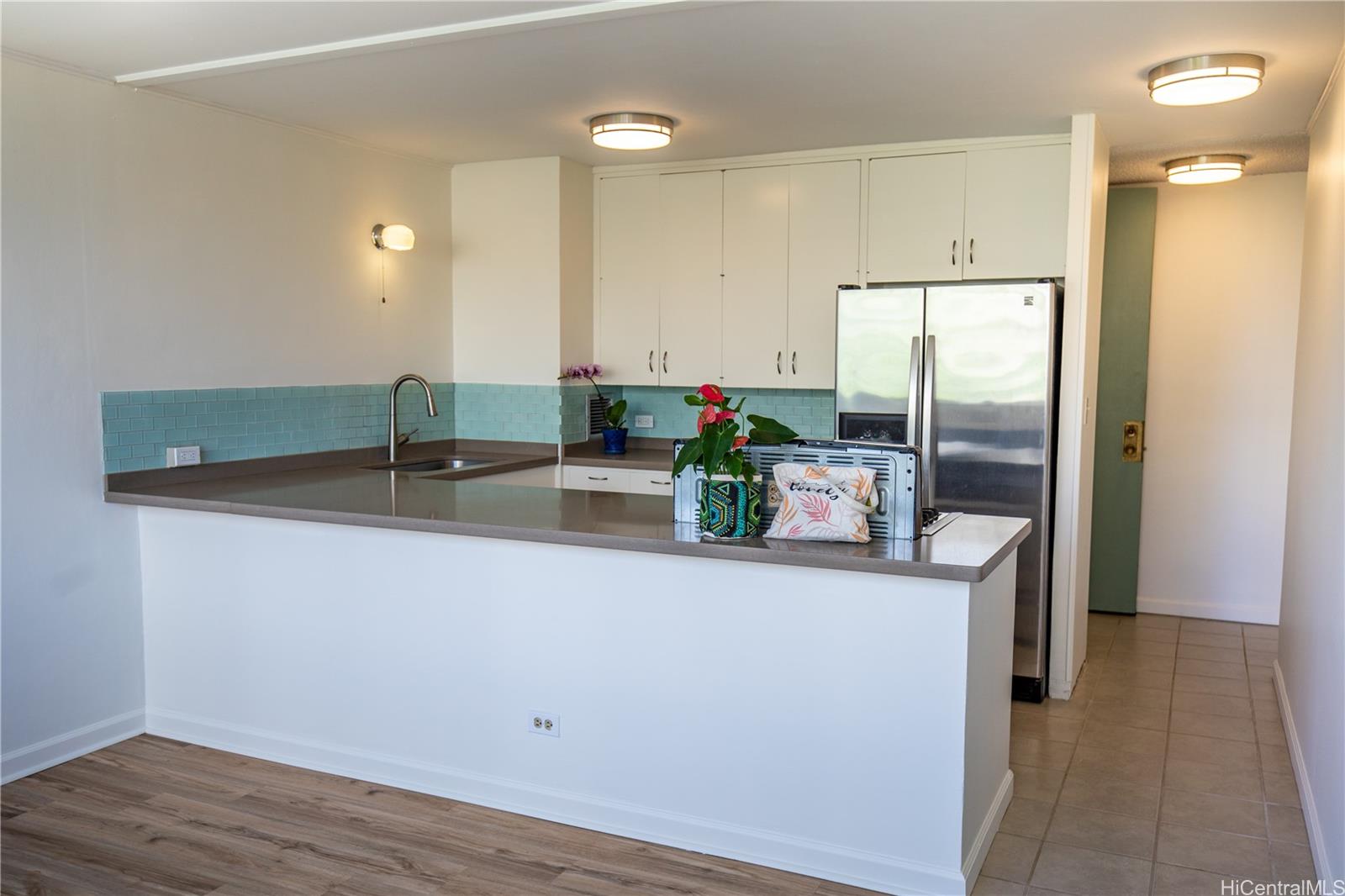 Makiki Holiday condo # 302, HONOLULU, Hawaii - photo 2 of 22