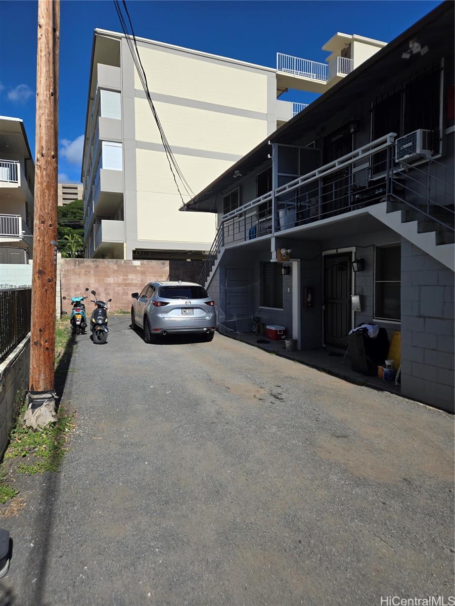 1728 Young St Honolulu - Multi-family - photo 2 of 7