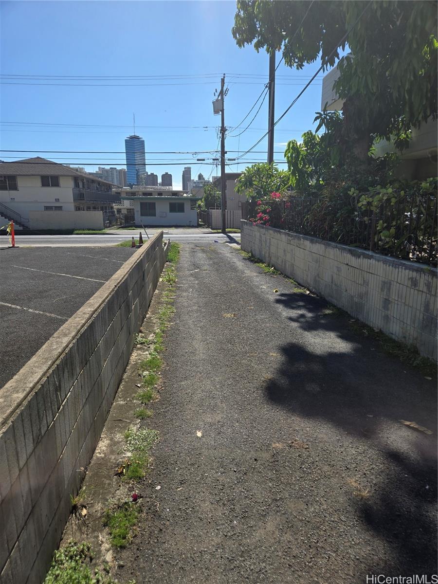 1728 Young St Honolulu - Multi-family - photo 6 of 7