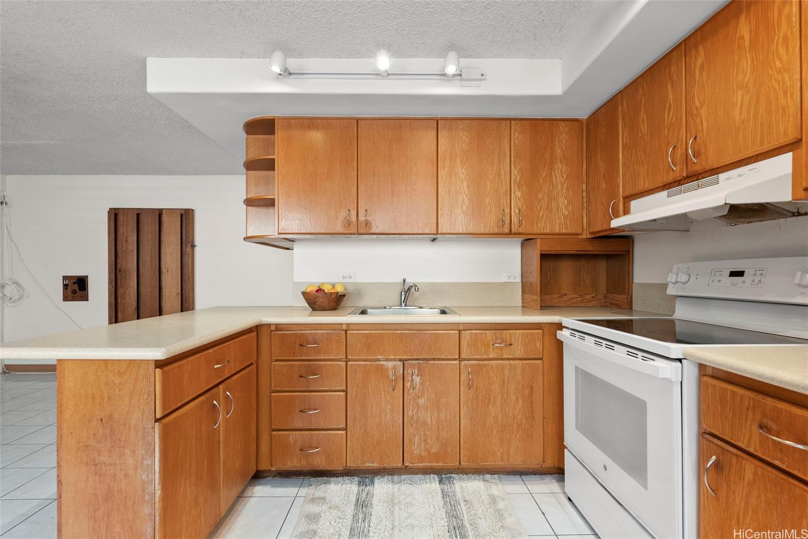 Tiare Apts condo # 106, Honolulu, Hawaii - photo 12 of 15