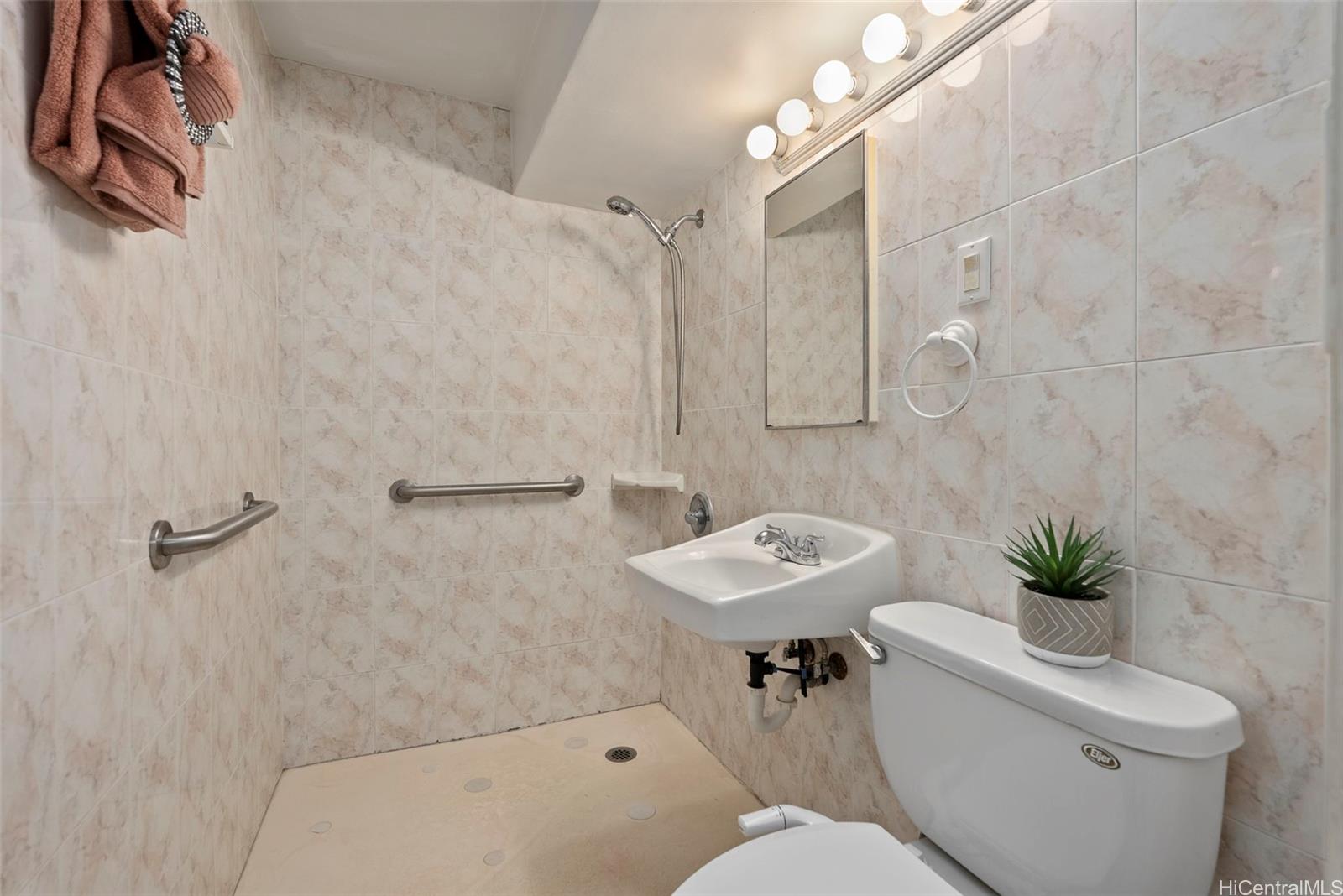 Tiare Apts condo # 106, Honolulu, Hawaii - photo 8 of 15