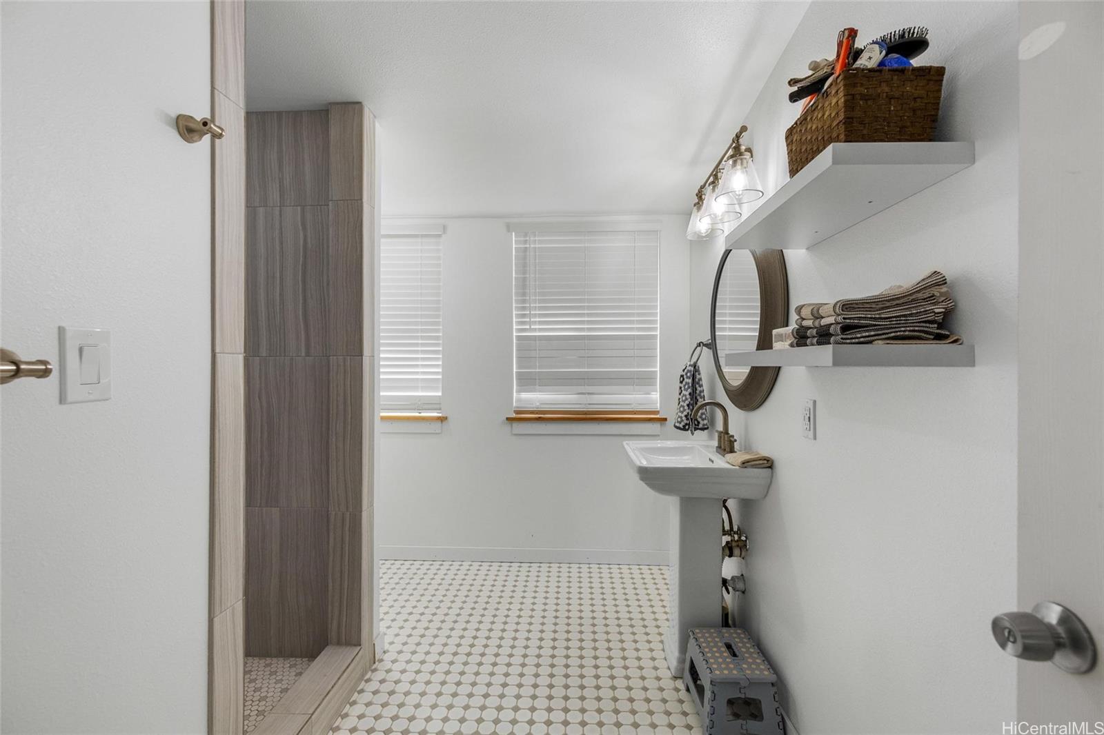 1736  Gulick Ave Kalihi-lower, Honolulu home - photo 14 of 25