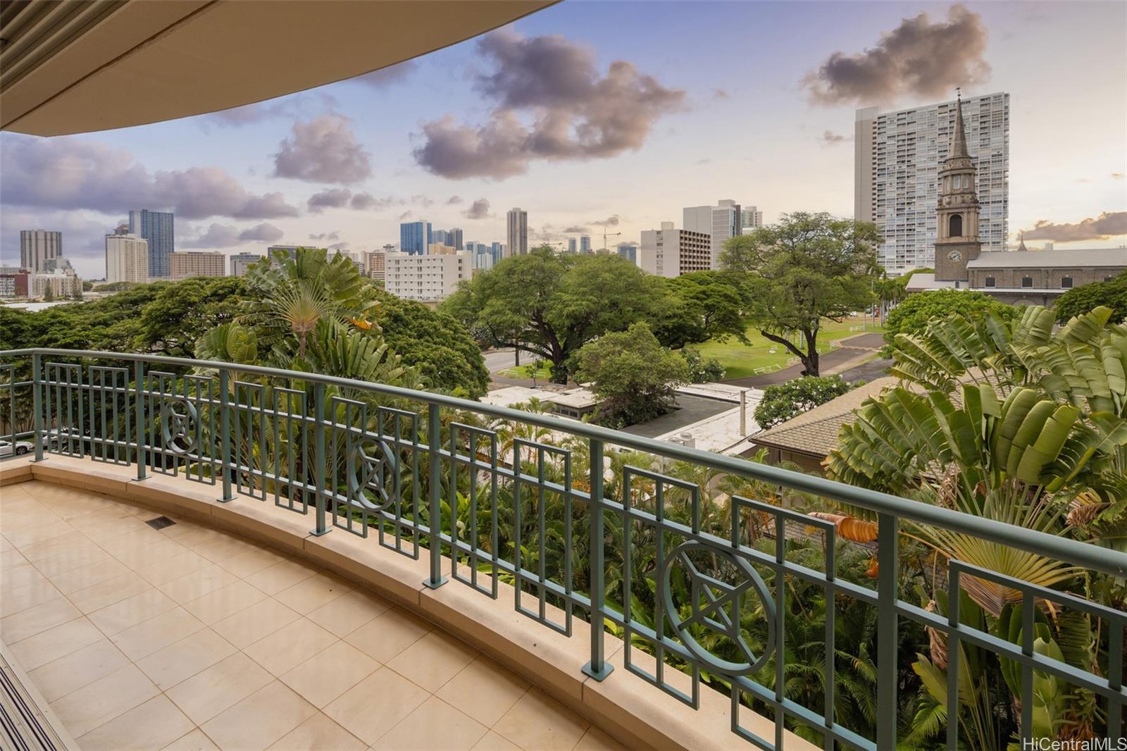 Courtyards At Punahou condo # 25, Honolulu, Hawaii - photo 20 of 25