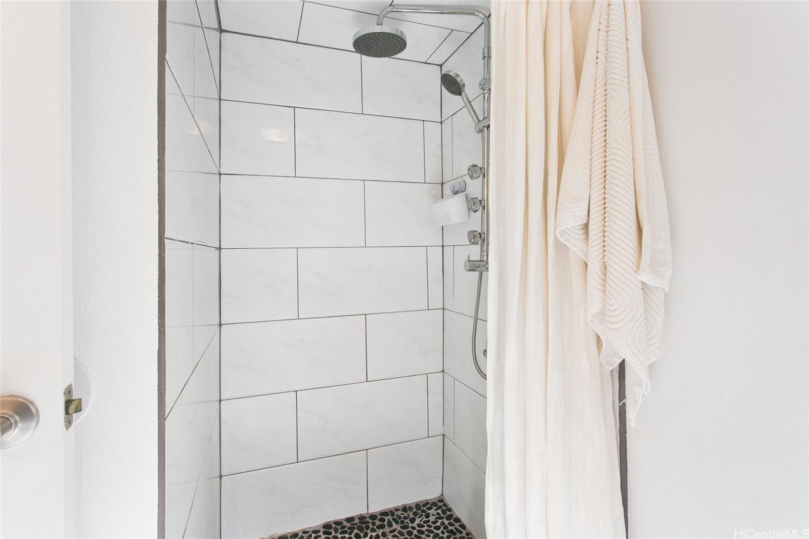 1740  Kamohoalii Street Kalihi-upper, Honolulu home - photo 18 of 25