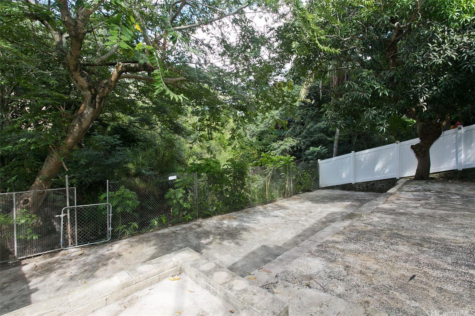 1740  Kamohoalii Street Kalihi-upper, Honolulu home - photo 21 of 25