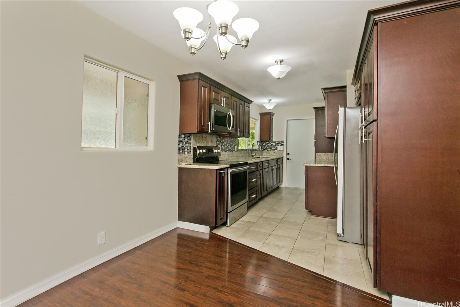 1740  Kamohoalii Street Kalihi-upper, Honolulu home - photo 6 of 25