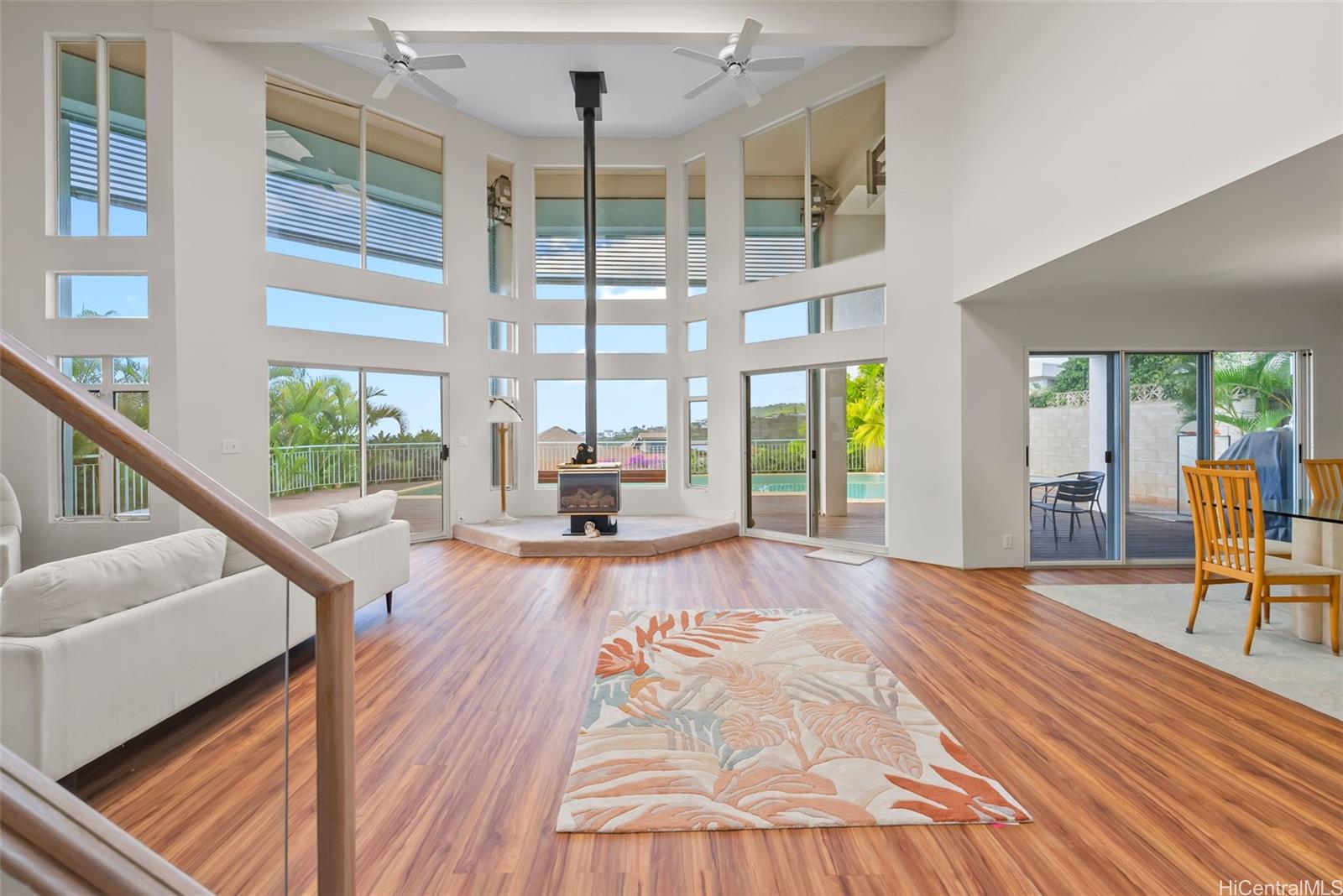 1740  Mikahala Way Wilhelmina, Diamond Head home - photo 3 of 15