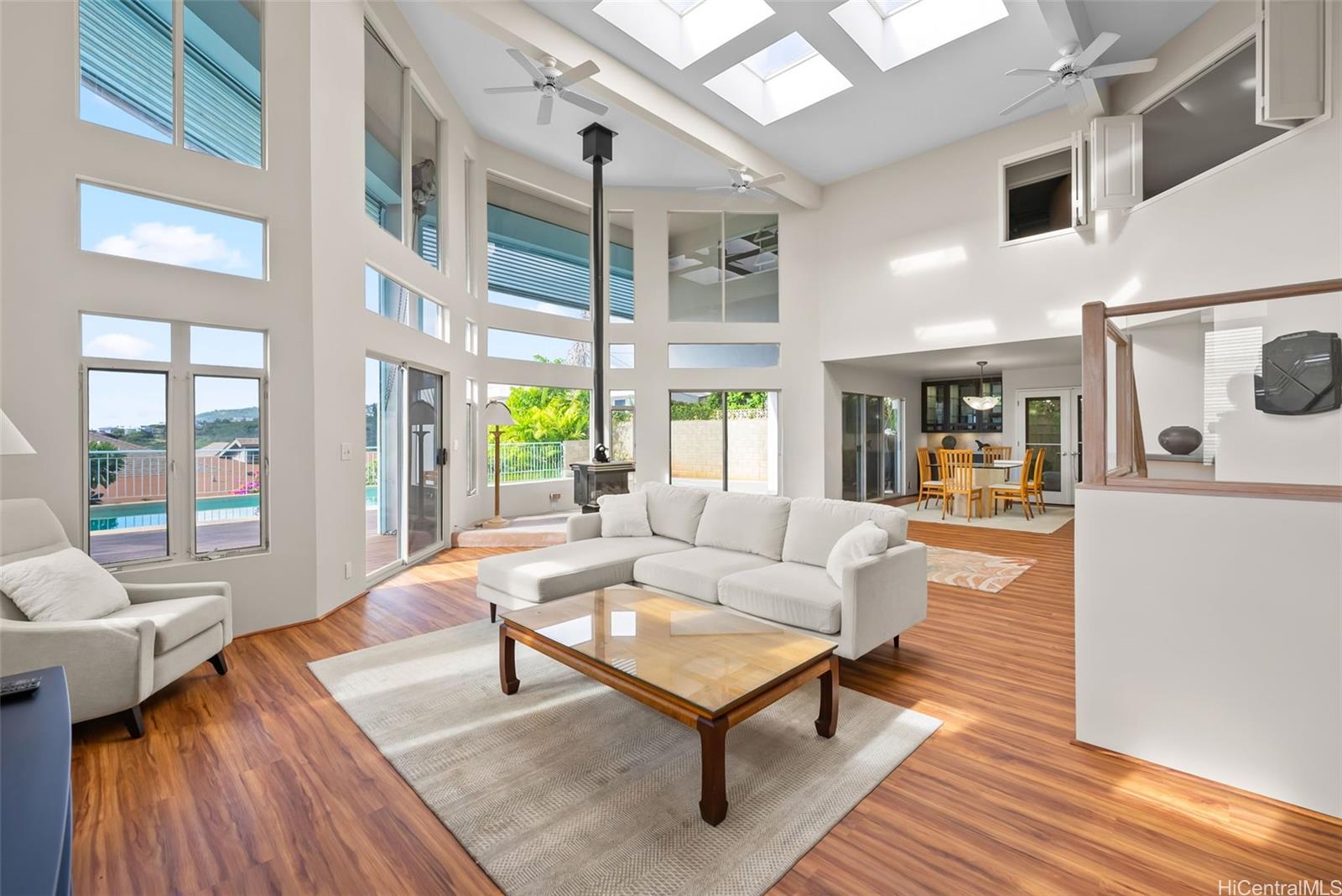 1740  Mikahala Way Wilhelmina, Diamond Head home - photo 5 of 15