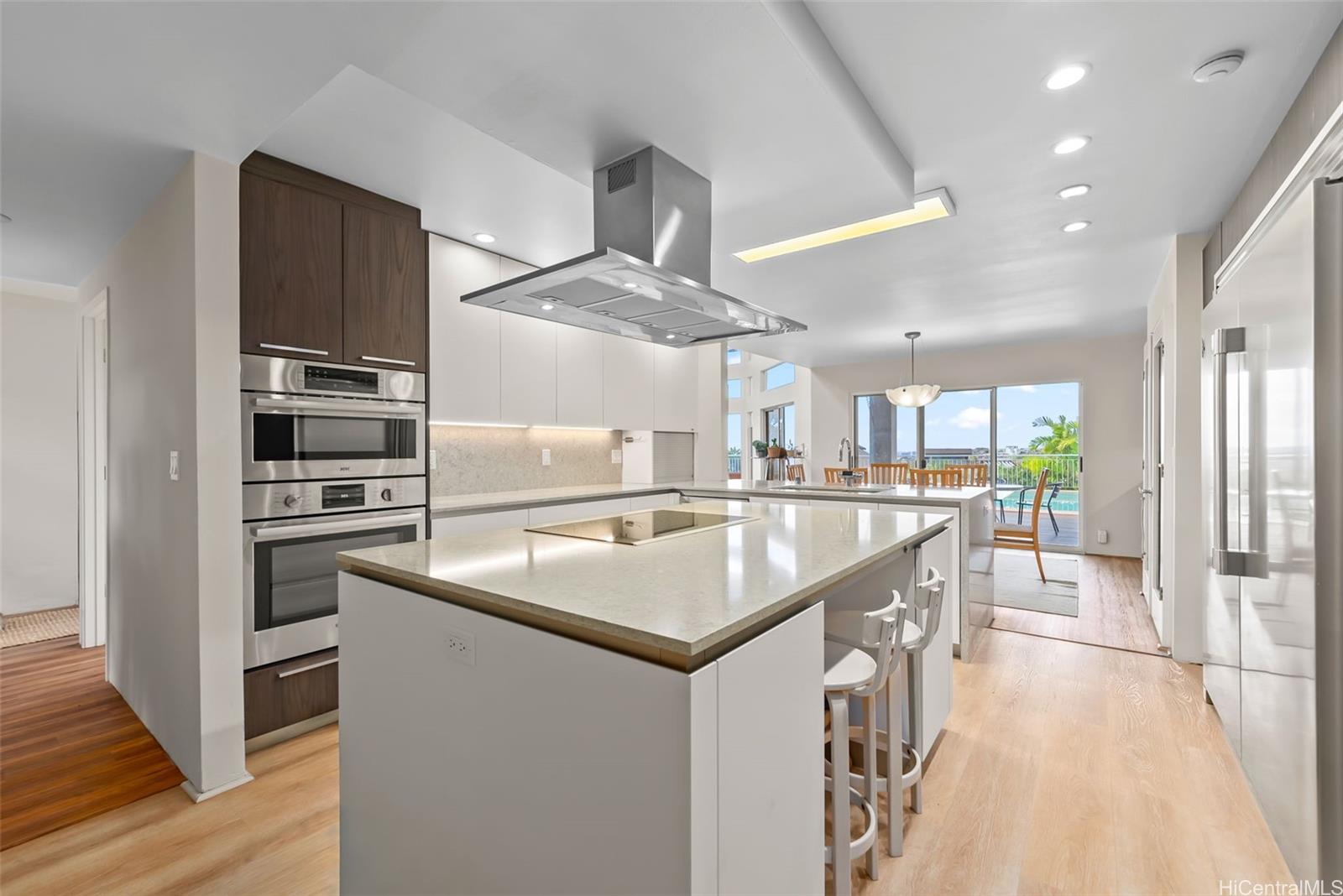 1740  Mikahala Way Wilhelmina, Diamond Head home - photo 8 of 15