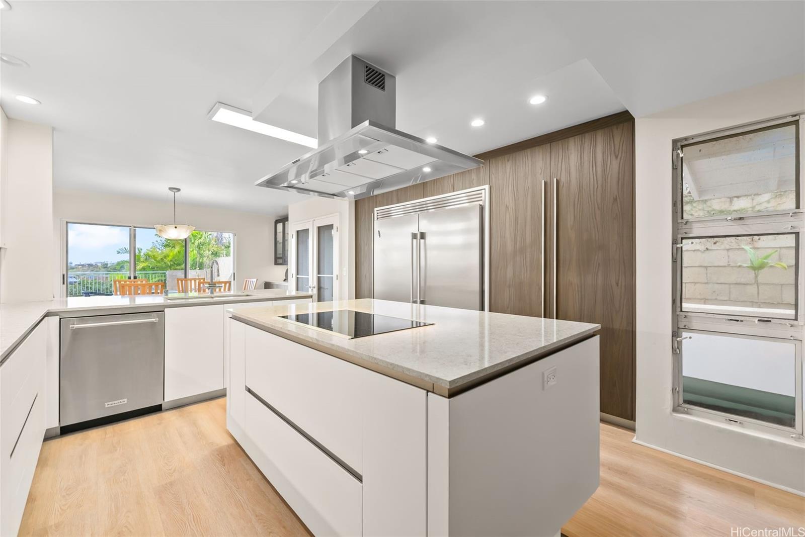 1740  Mikahala Way Wilhelmina, Diamond Head home - photo 9 of 15