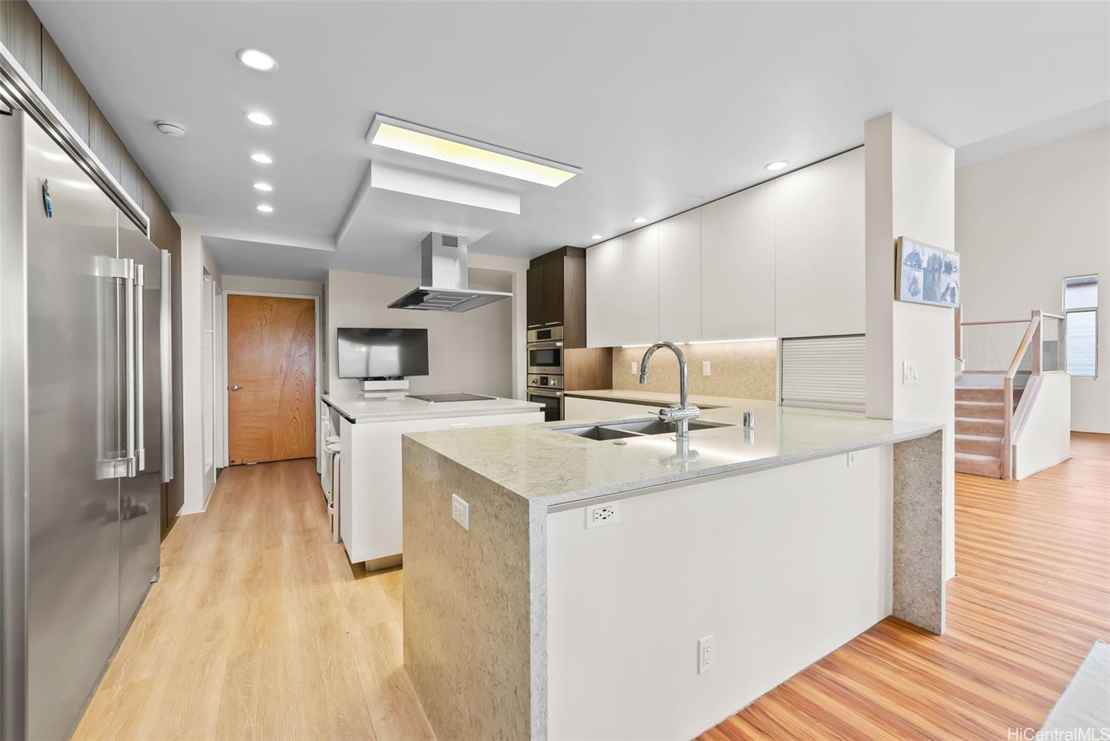 1740  Mikahala Way Wilhelmina, Diamond Head home - photo 10 of 15