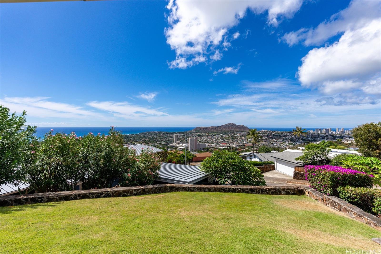 1747  Halekoa Drive Waialae Nui Rdge, Diamond Head home - photo 19 of 25