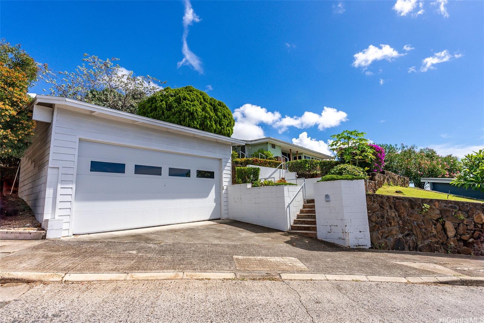 1747  Halekoa Drive Waialae Nui Rdge, Diamond Head home - photo 21 of 25