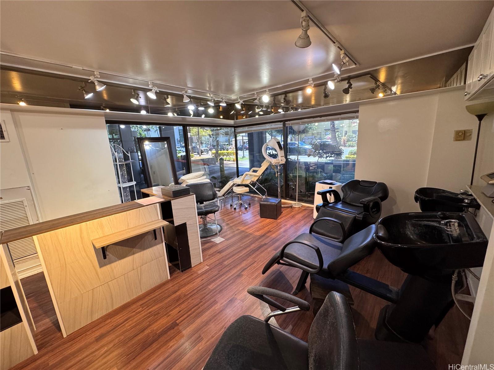 1750 Kalakaua Ave Honolulu Oahu commercial real estate photo3 of 6