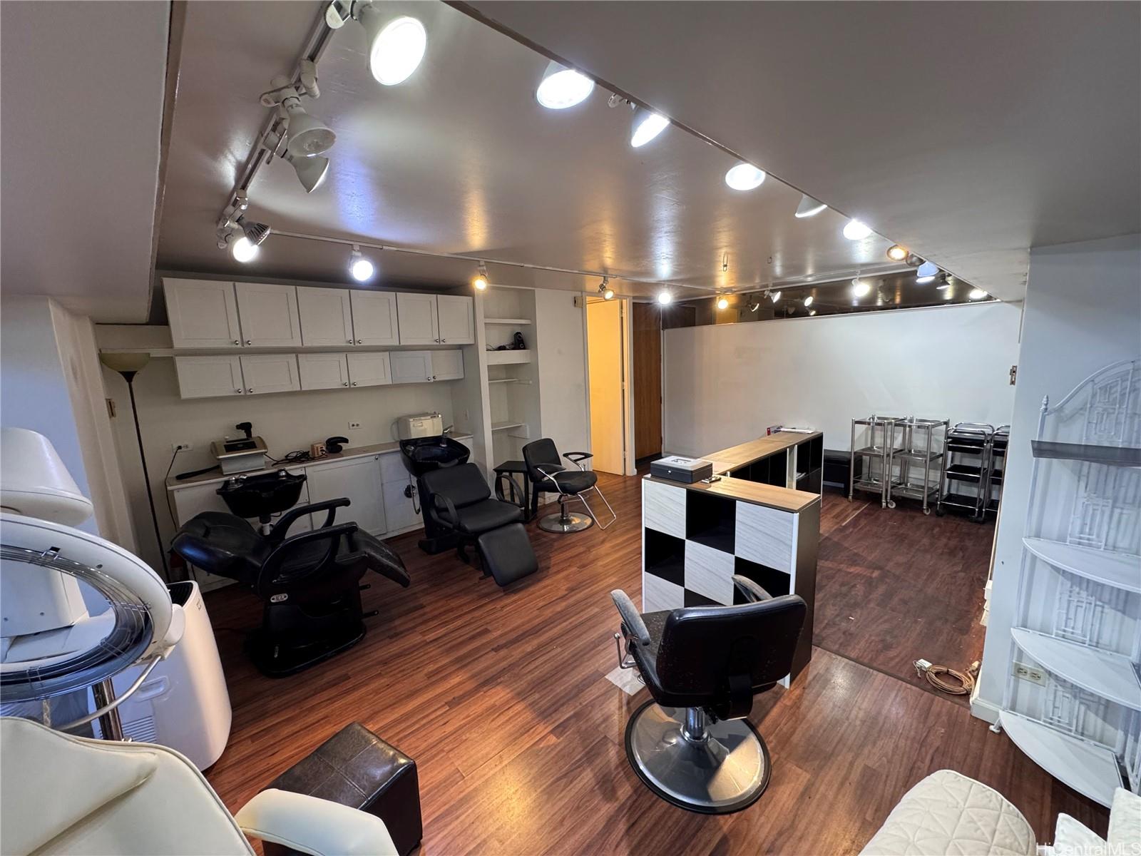 1750 Kalakaua Ave Honolulu Oahu commercial real estate photo4 of 6