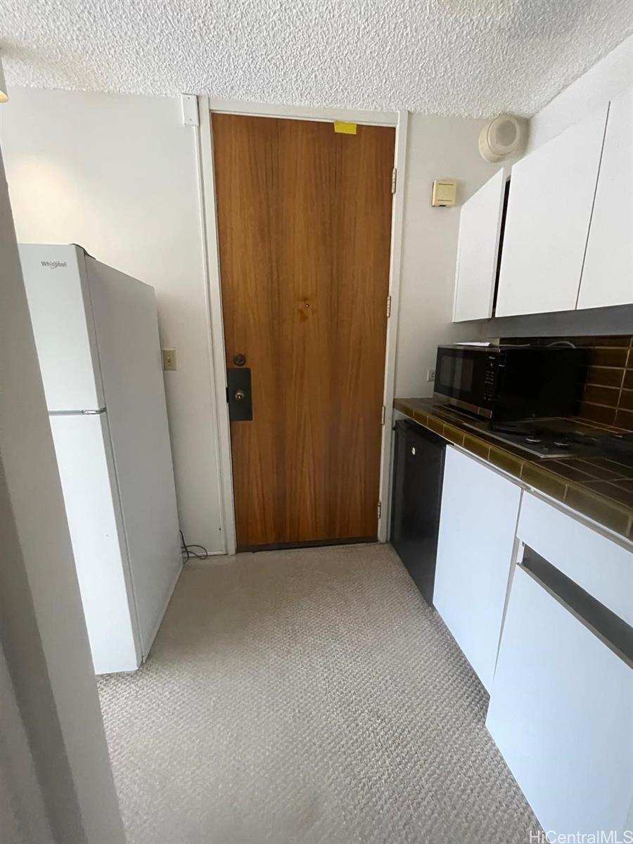 1750 Kalakaua Ave Honolulu - Rental - photo 6 of 14