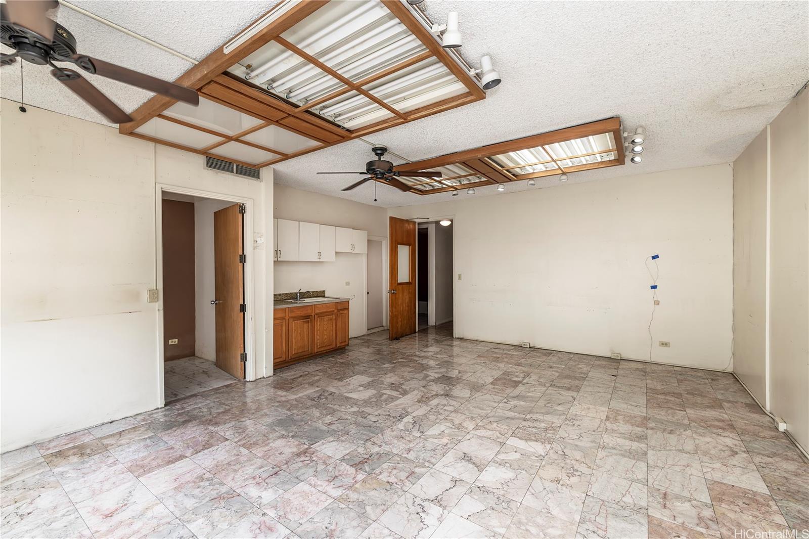 1750 Kalakaua Ave Honolulu Oahu commercial real estate photo5 of 10