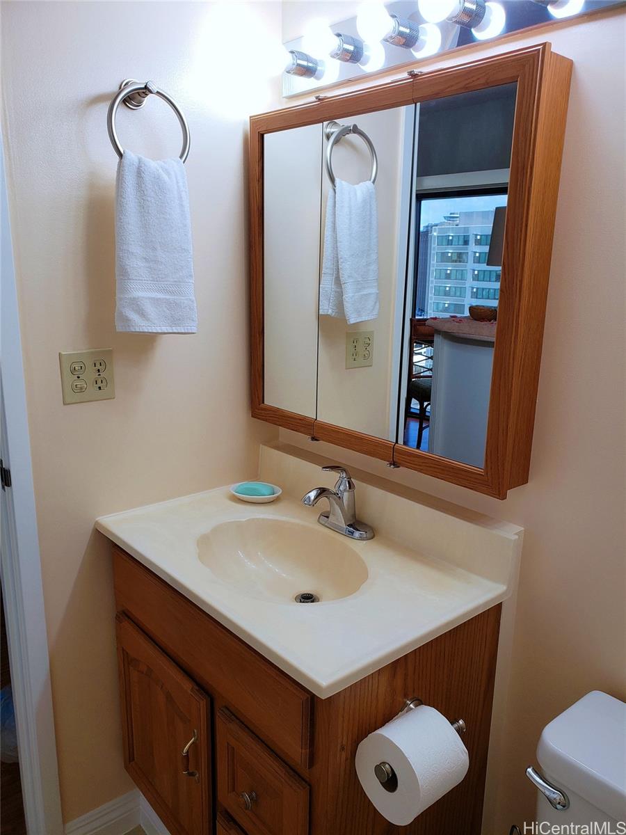 Century Center condo # 1704, Honolulu, Hawaii - photo 13 of 25