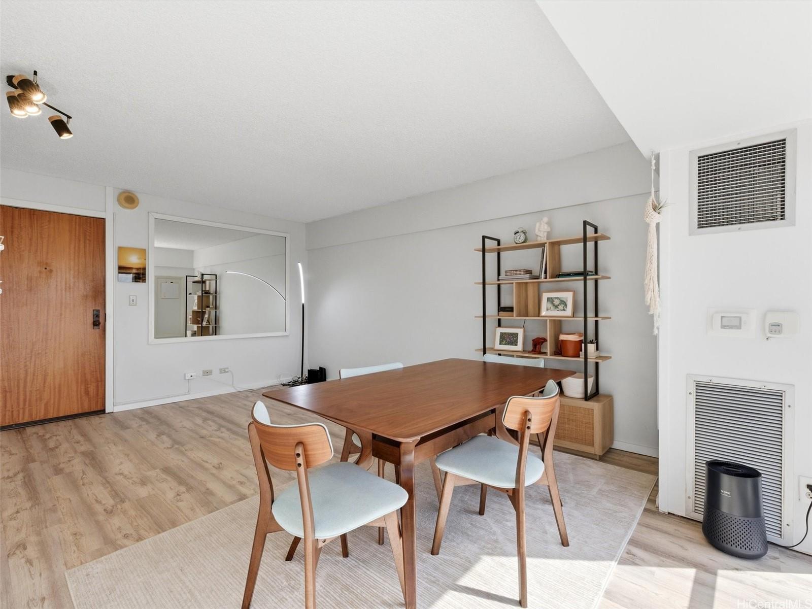 Century Center condo # 1903, Honolulu, Hawaii - photo 6 of 25