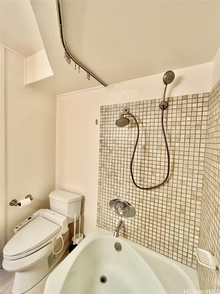 1750 Kalakaua Ave Honolulu - Rental - photo 17 of 23