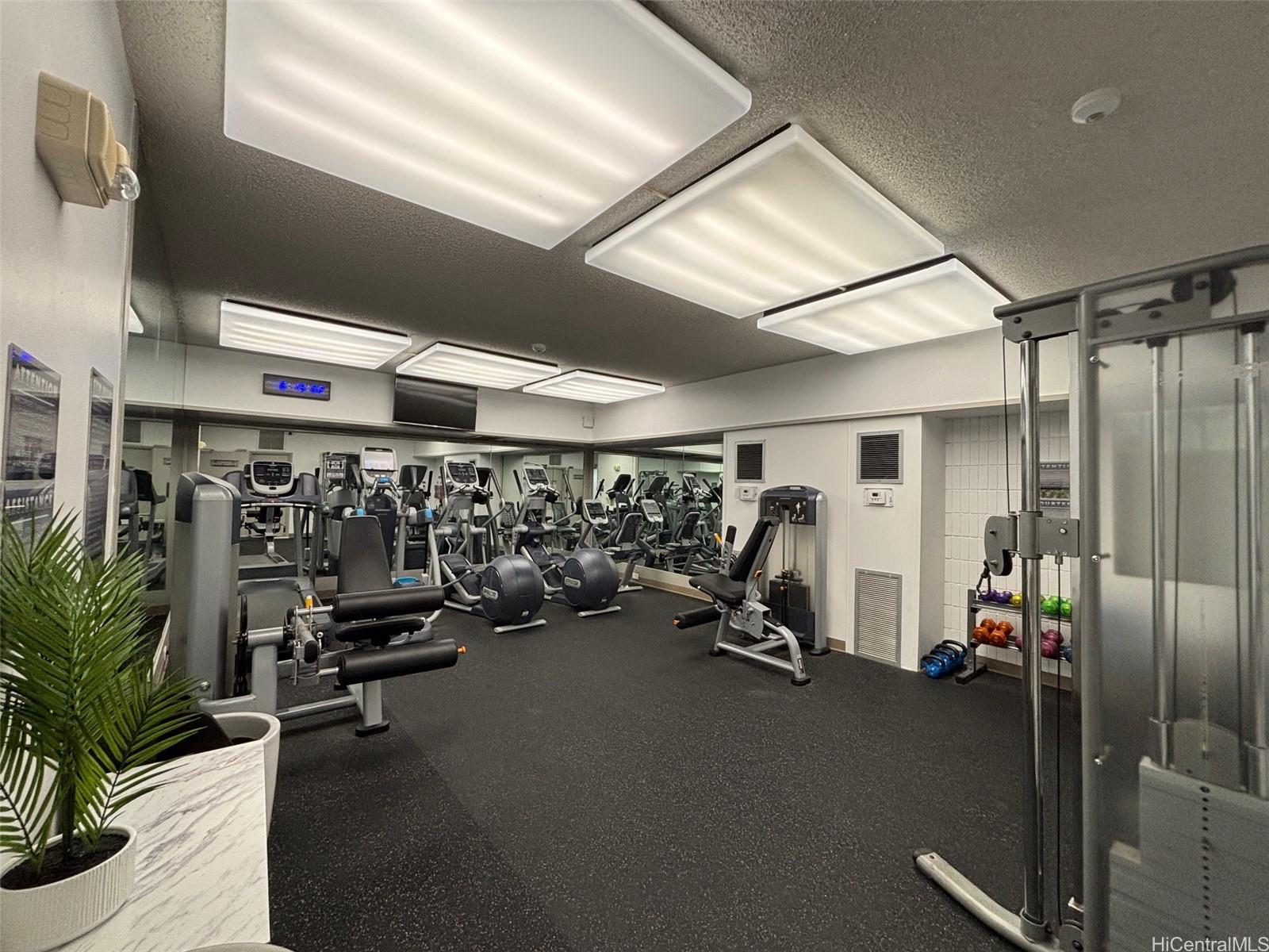 1750 Kalakaua Ave Honolulu - Rental - photo 23 of 23