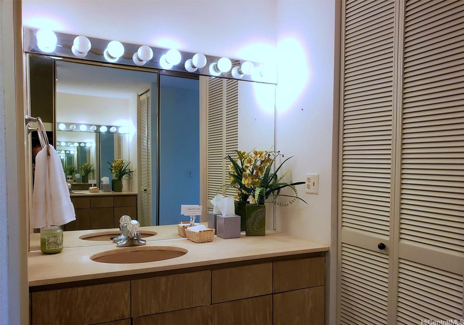 Century Center condo # 2902, Honolulu, Hawaii - photo 15 of 25