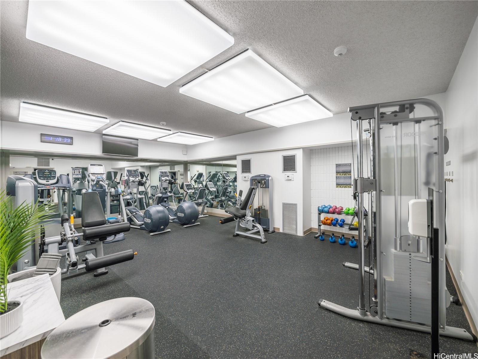 Century Center condo # 3303, Honolulu, Hawaii - photo 24 of 25