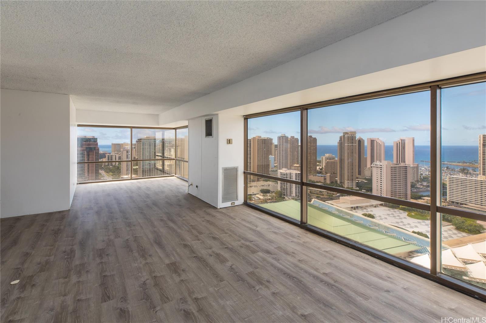 Century Center 3502, 1750 Kalakaua Ave, Honolulu Mccully