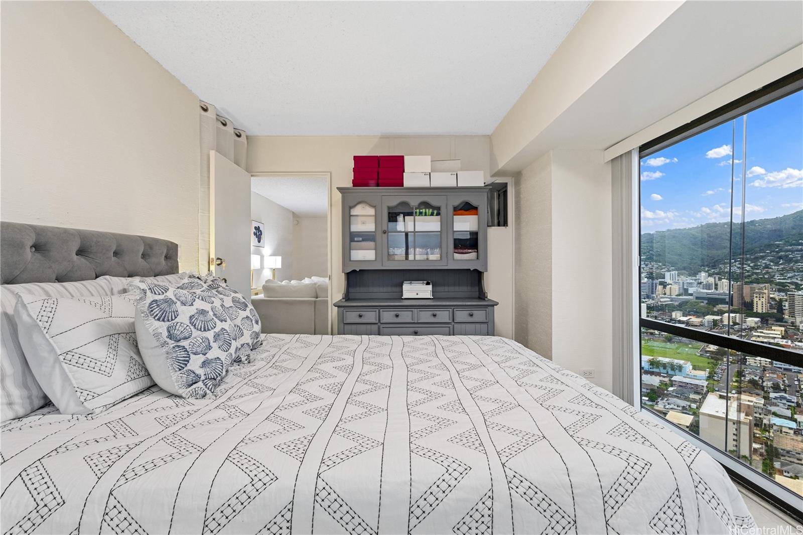 Century Center condo # 3803, Honolulu, Hawaii - photo 15 of 25