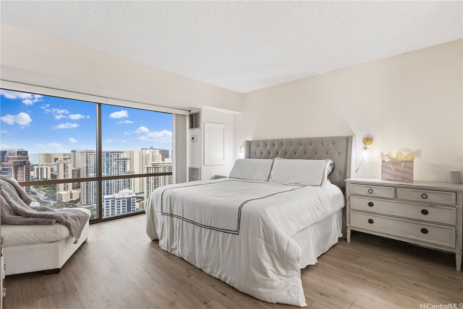 Century Center condo # 3803, Honolulu, Hawaii - photo 8 of 25