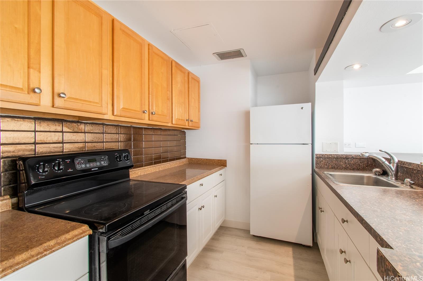 Century Center condo # 4100, Honolulu, Hawaii - photo 15 of 25