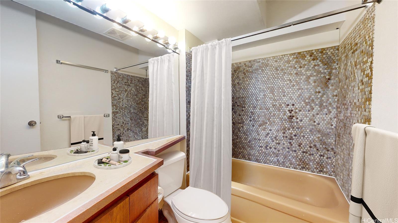 Century Center condo # 501, Honolulu, Hawaii - photo 14 of 25