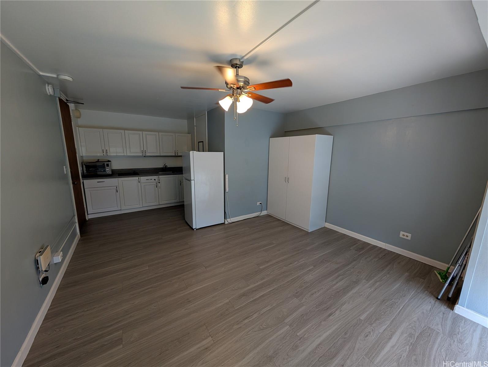 Century Center condo # 606, Honolulu, Hawaii - photo 5 of 17