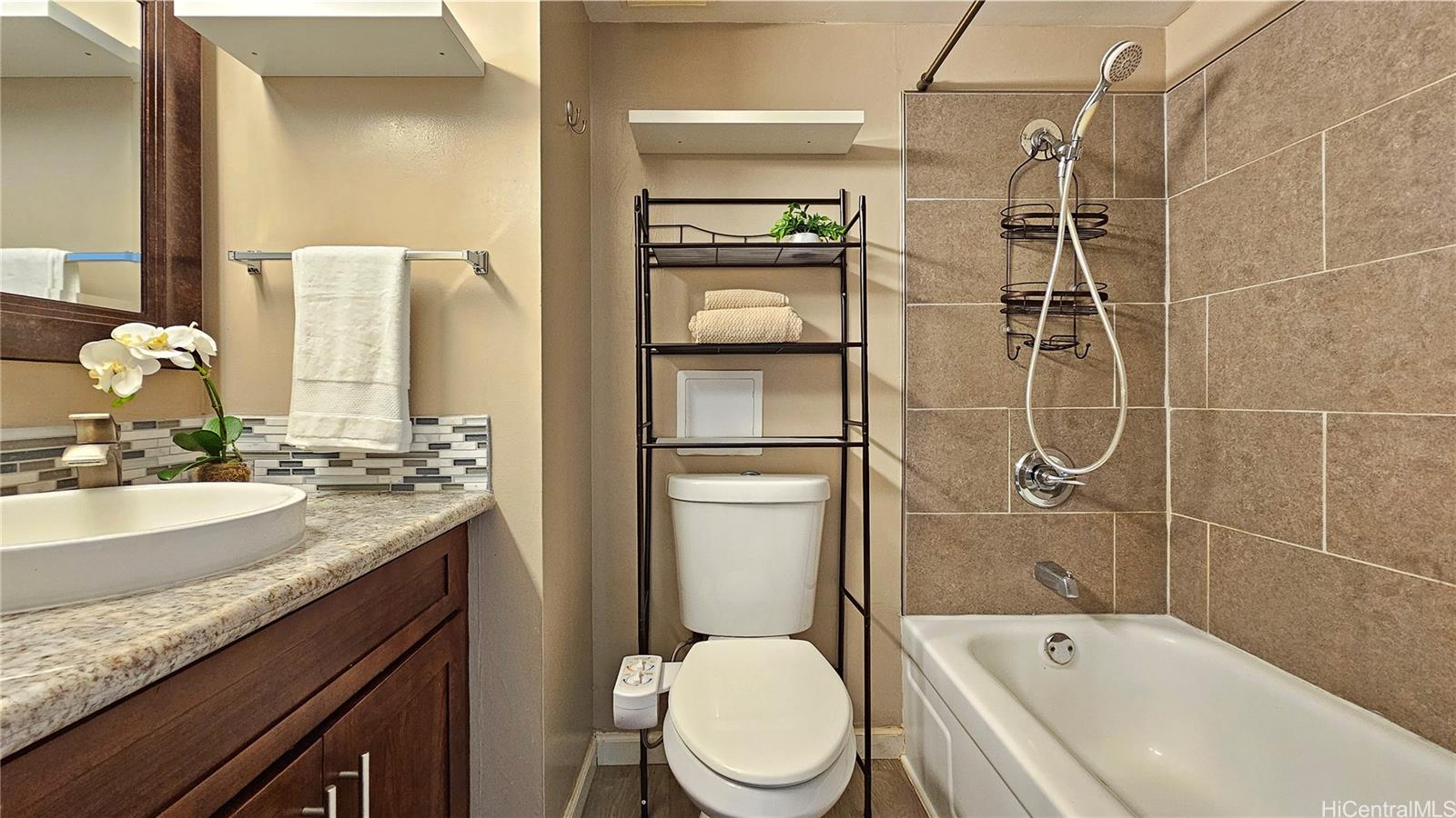 Century Center condo # 606, Honolulu, Hawaii - photo 9 of 17