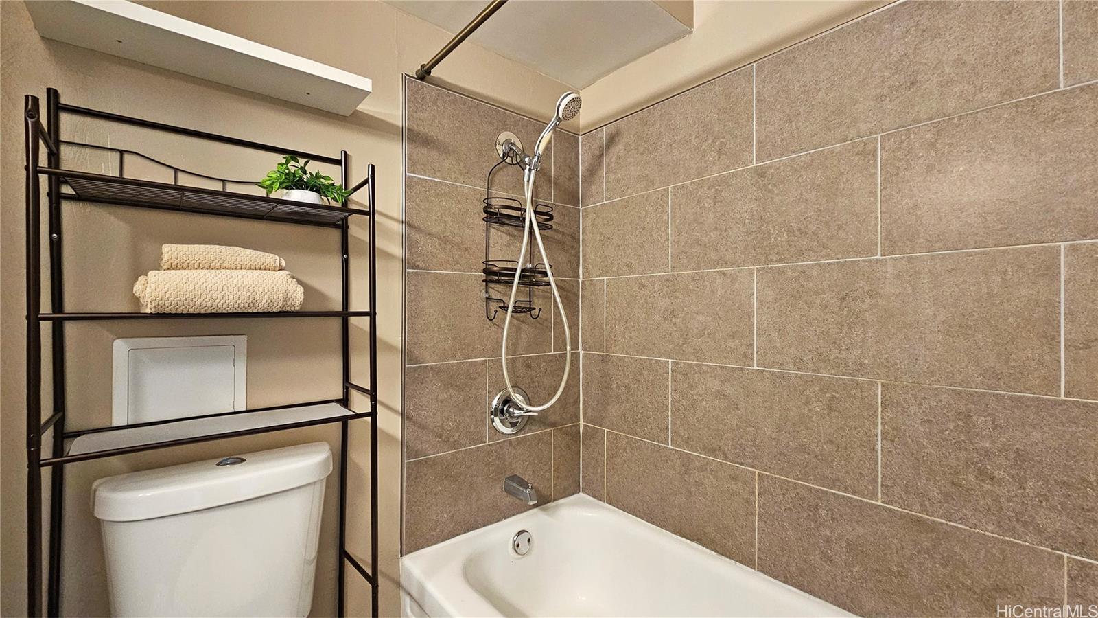 Century Center condo # 606, Honolulu, Hawaii - photo 10 of 17