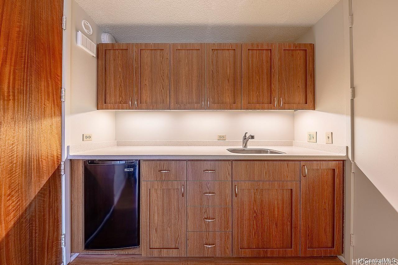 Century Center condo # 912, Honolulu, Hawaii - photo 5 of 15