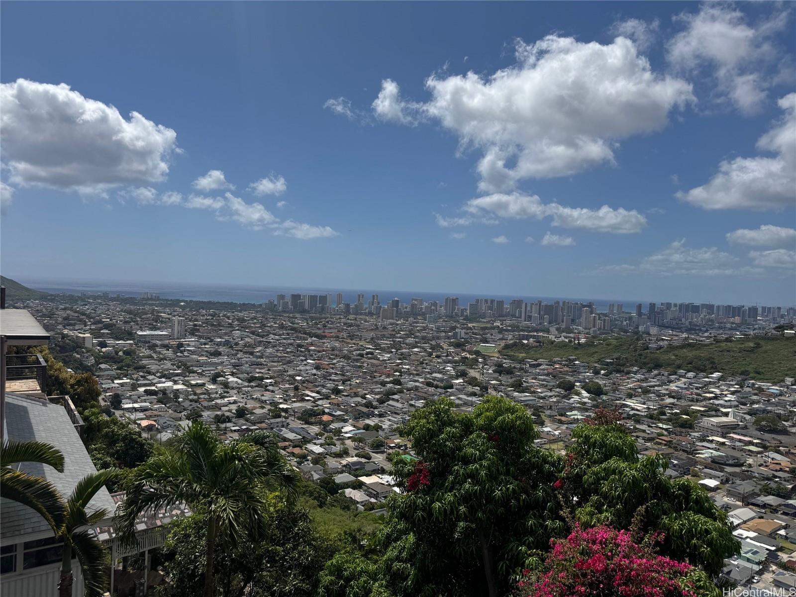 1752  Mikahala Way Wilhelmina, Diamond Head home - photo 2 of 12