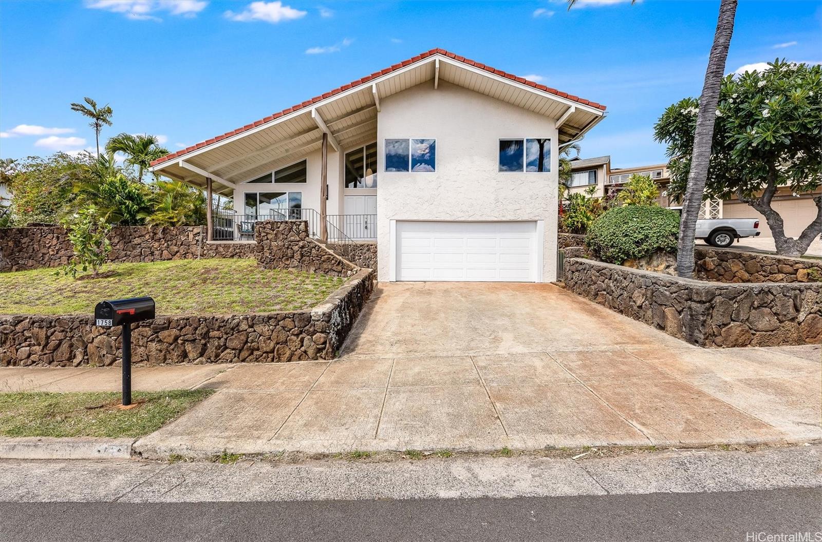 1758  Laukahi Street Waialae Iki, Diamond Head home - photo 3 of 25