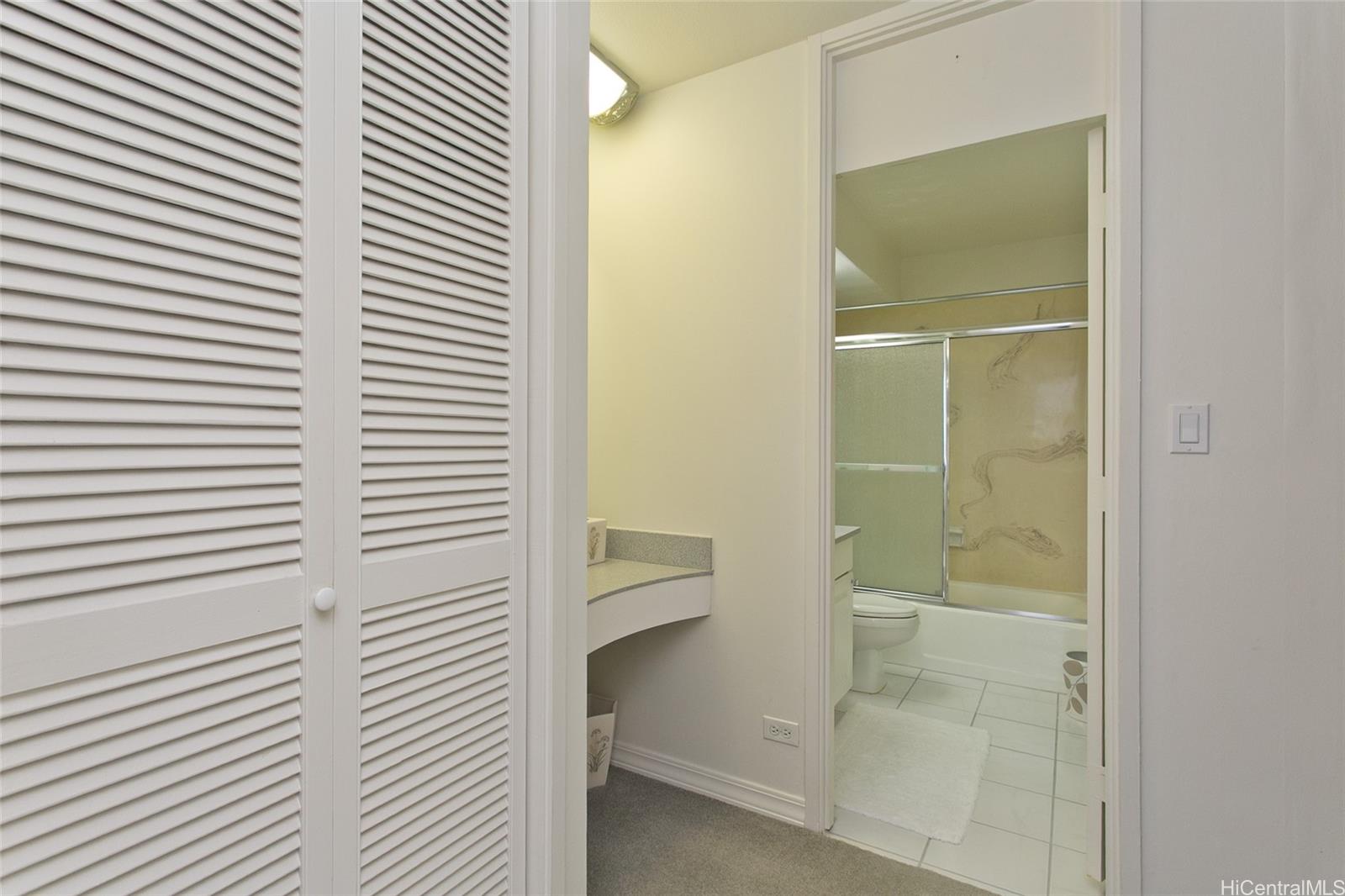 Ilikai Marina condo # 1092, Honolulu, Hawaii - photo 14 of 15