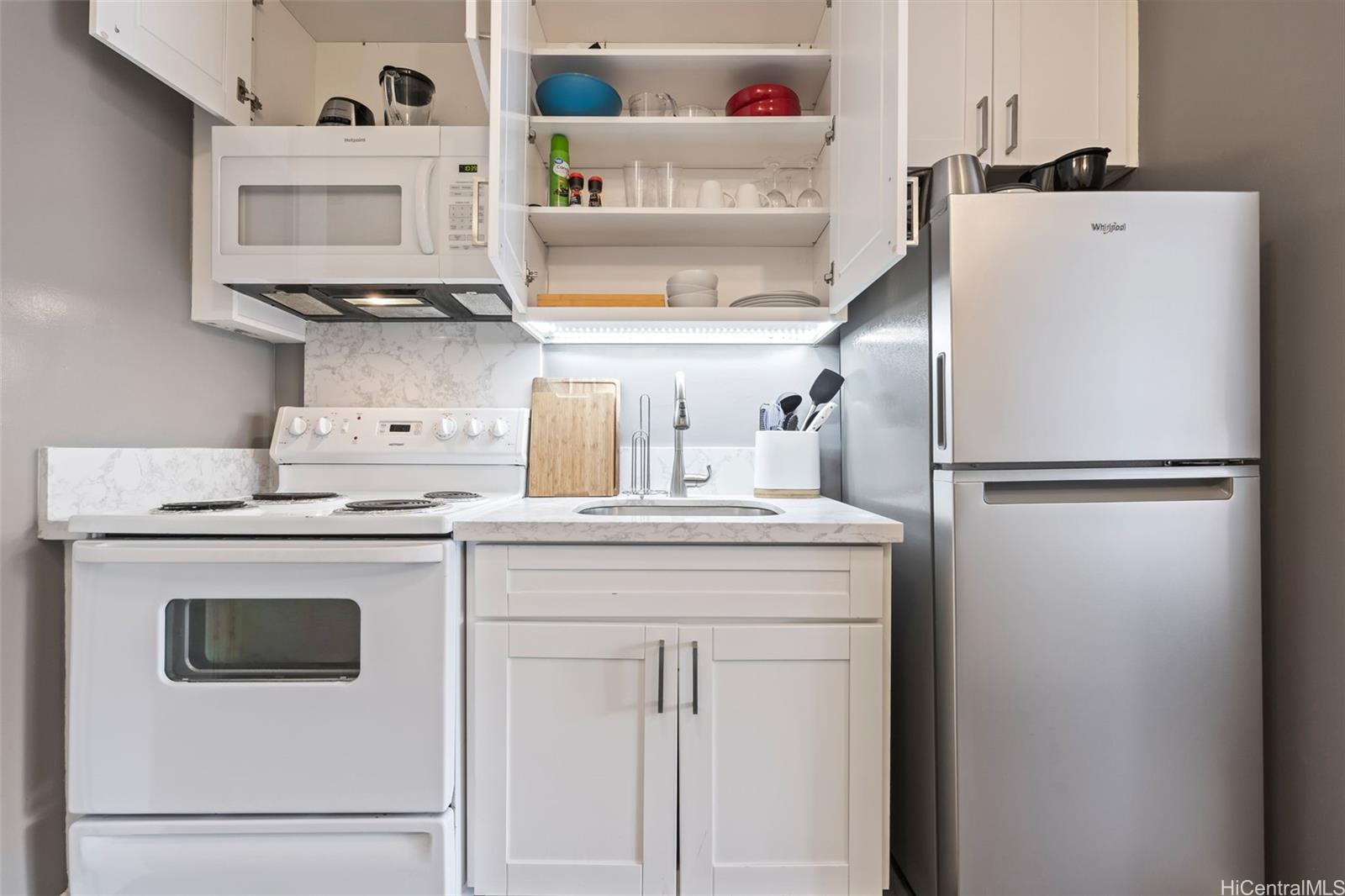 Ilikai Marina condo # 1297, Honolulu, Hawaii - photo 4 of 23