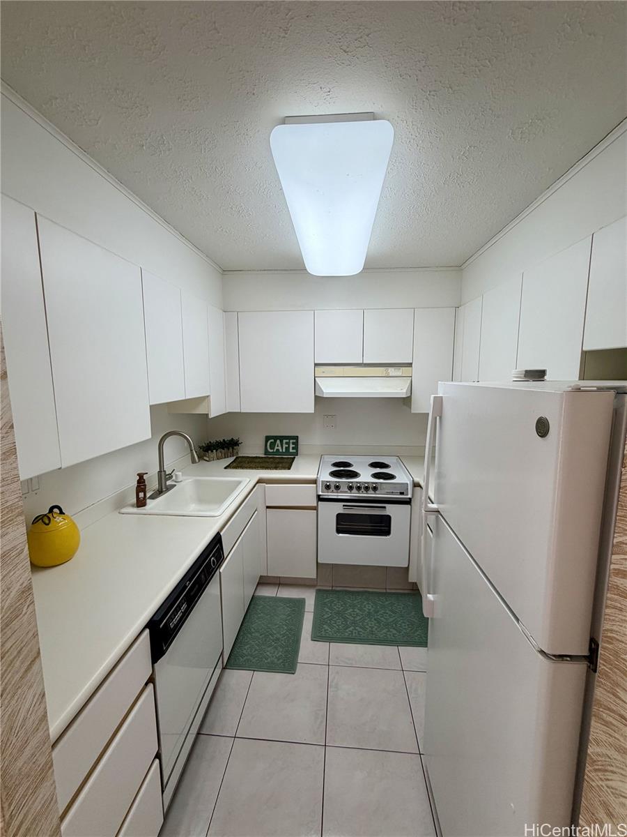 Ilikai Marina condo # 1890, Honolulu, Hawaii - photo 5 of 13