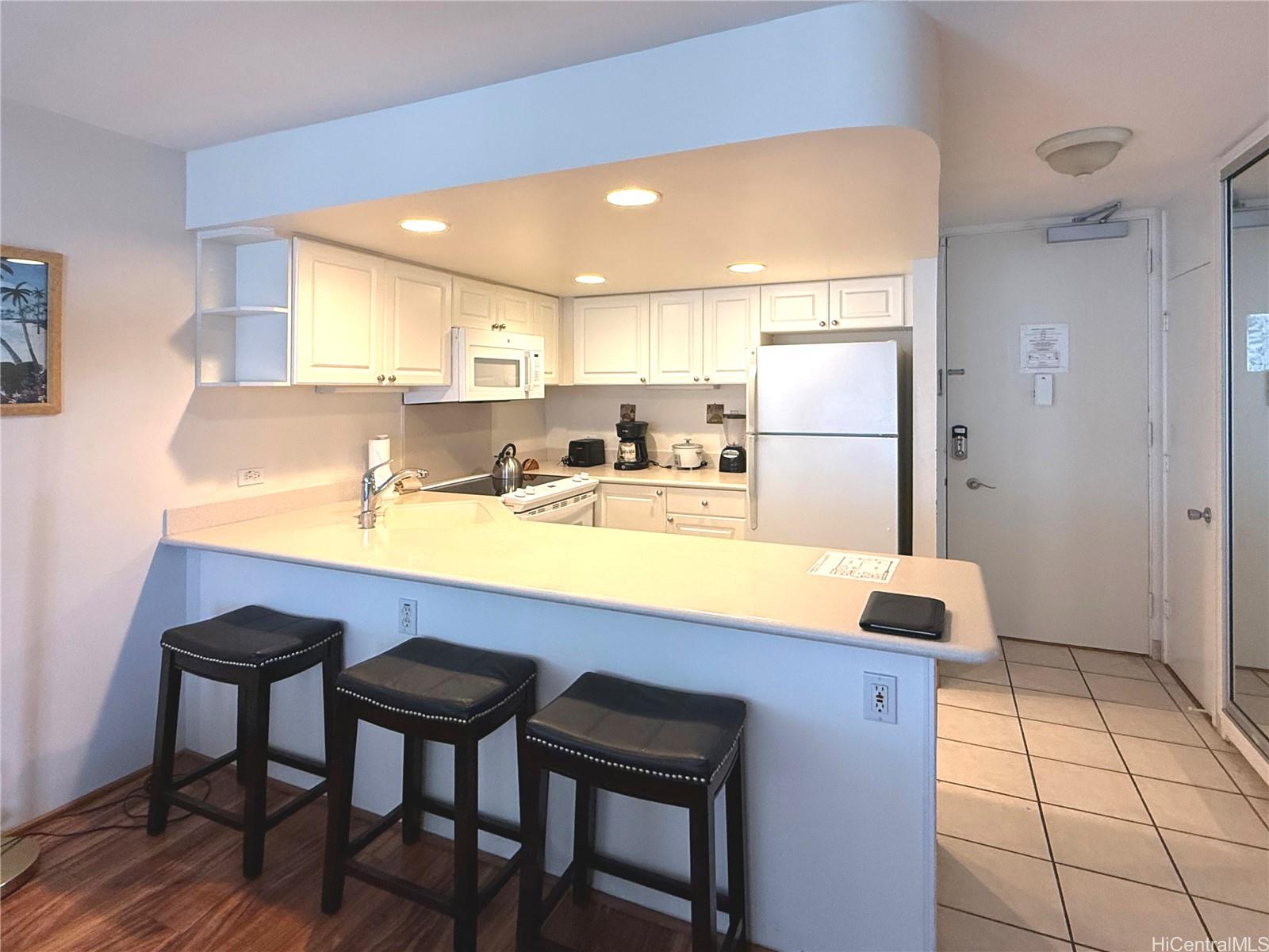 Ilikai Marina condo # 382, Honolulu, Hawaii - photo 2 of 6