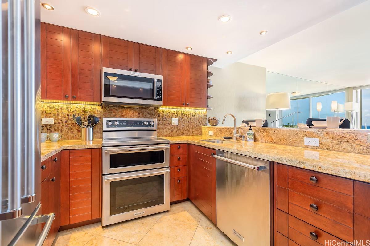 Ilikai Marina condo # 592, Honolulu, Hawaii - photo 11 of 23