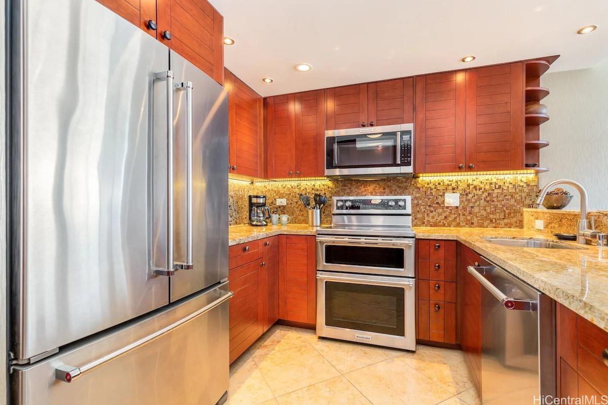 Ilikai Marina condo # 592, Honolulu, Hawaii - photo 13 of 23