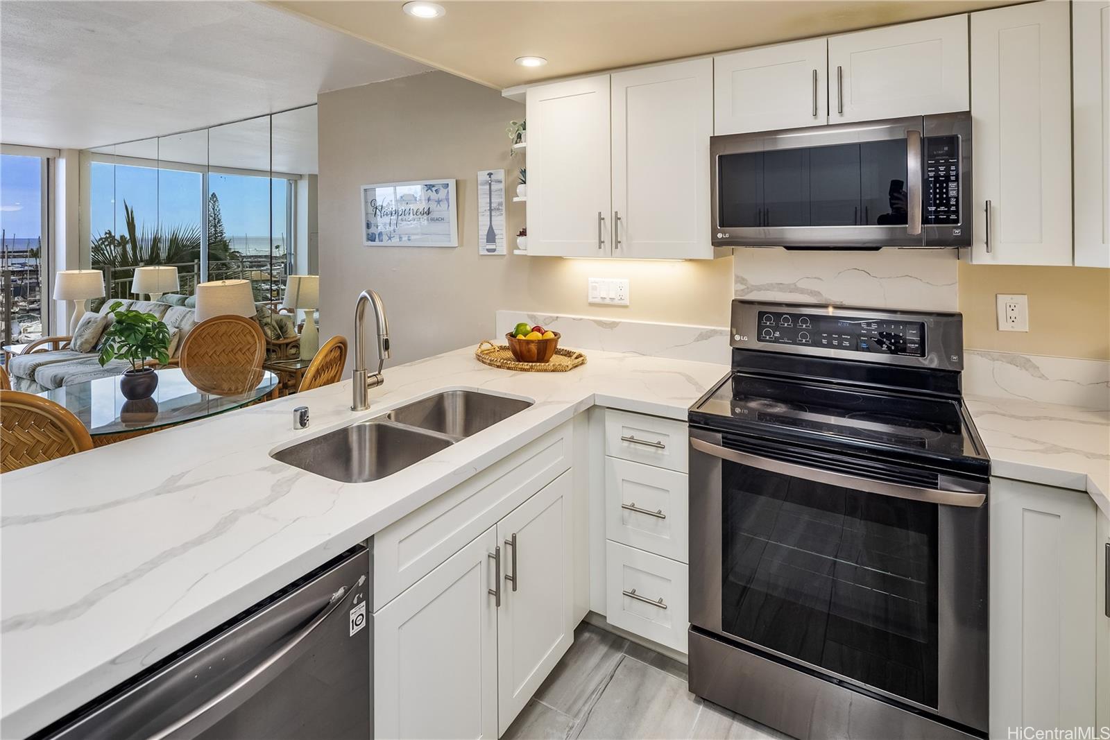 Ilikai Marina condo # 682, Honolulu, Hawaii - photo 14 of 17