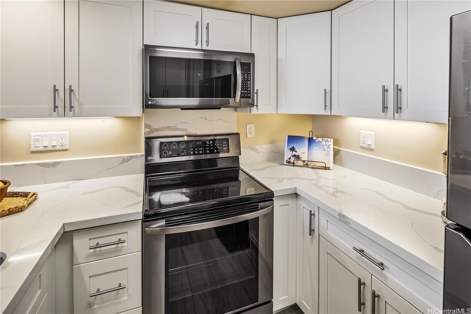 Ilikai Marina condo # 682, Honolulu, Hawaii - photo 15 of 25