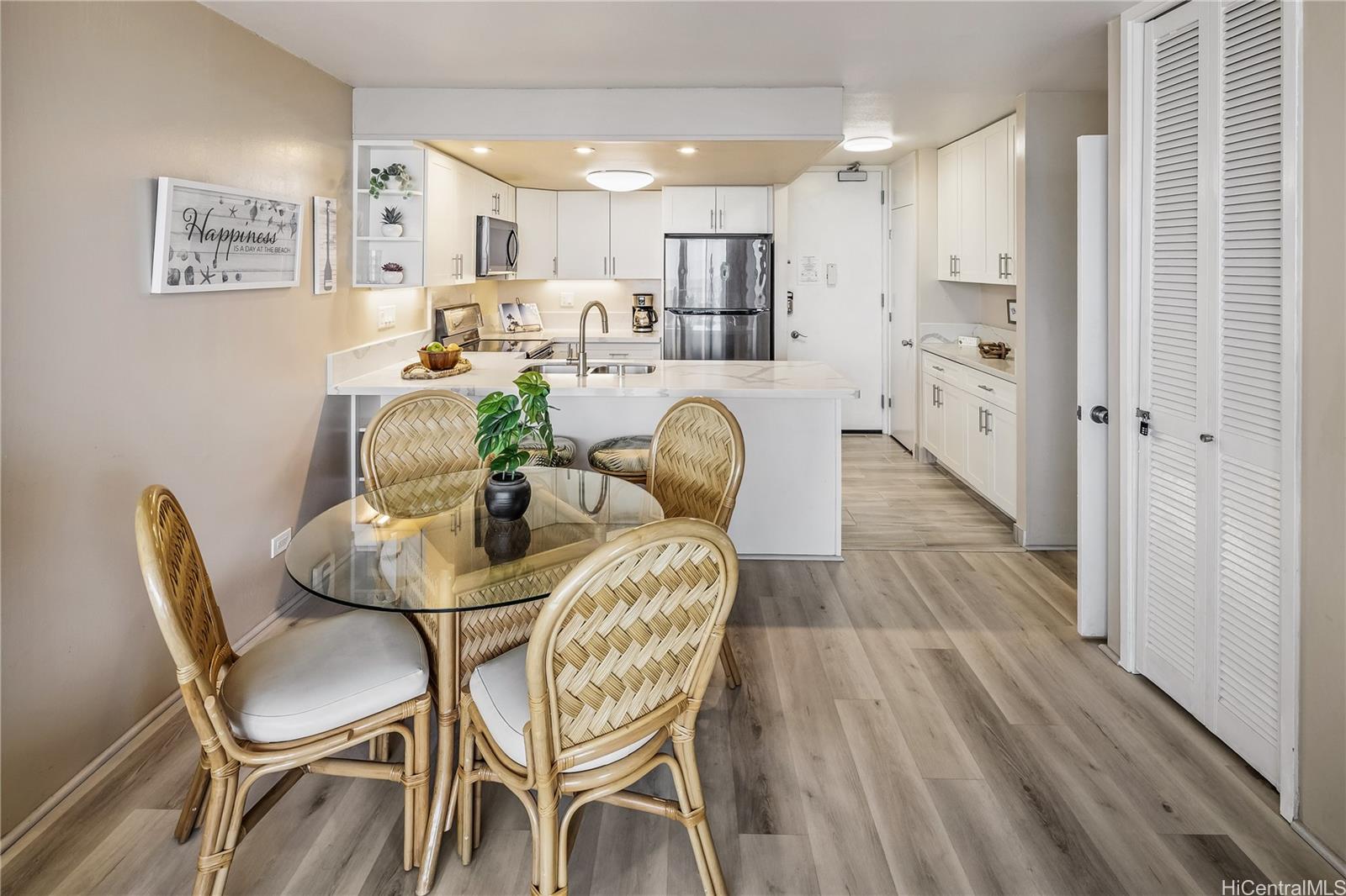 Ilikai Marina condo # 682, Honolulu, Hawaii - photo 5 of 25