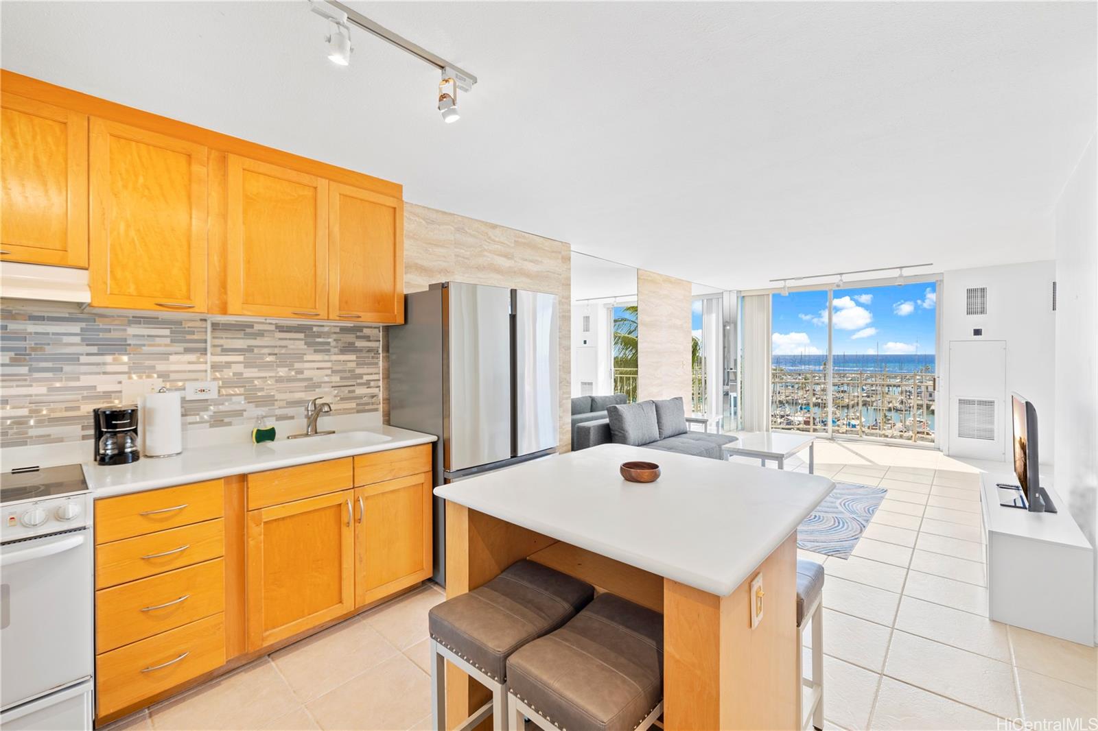 Ilikai Marina condo # 688, Honolulu, Hawaii - photo 6 of 13